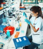 a medical laboratory technologist working in a laboratory